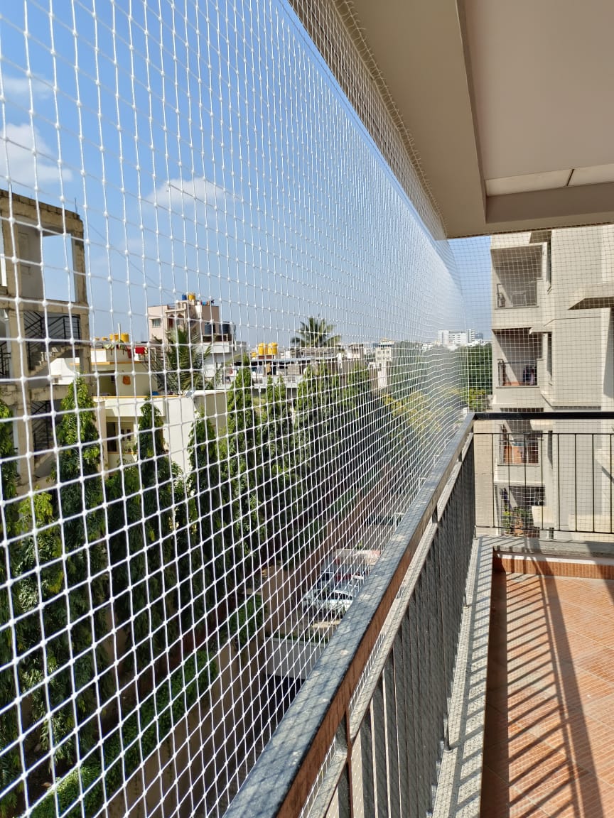 Safety net installation for high-rise apartments