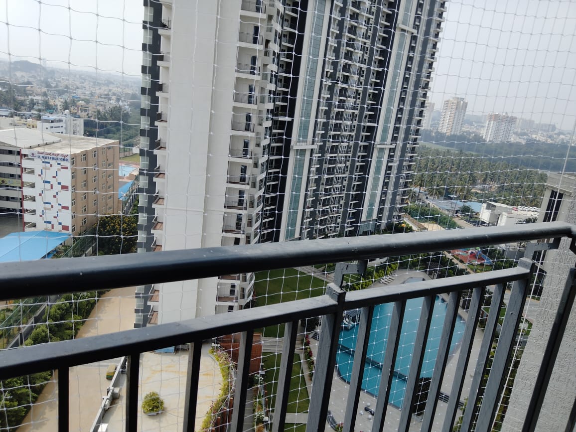 Professional balcony safety net installation