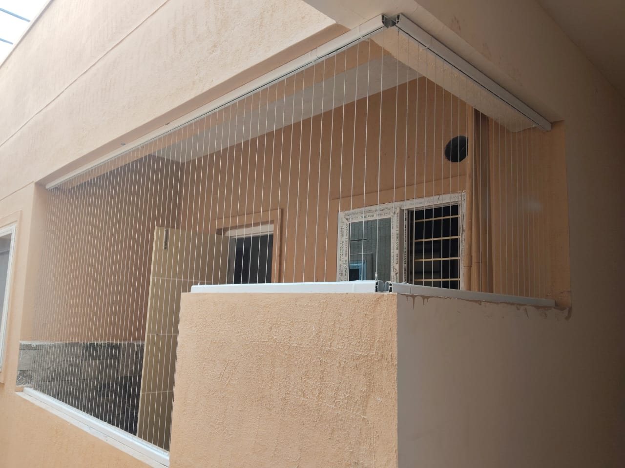 Child safety net for residential balcony