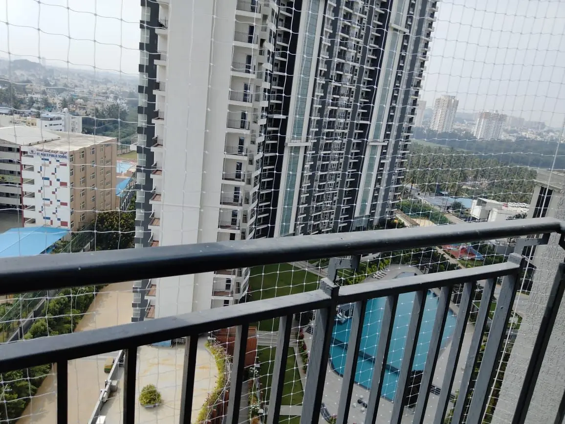 Professional balcony safety net installation